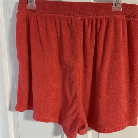 Size large old Navy shorts - Picture 2 of 4